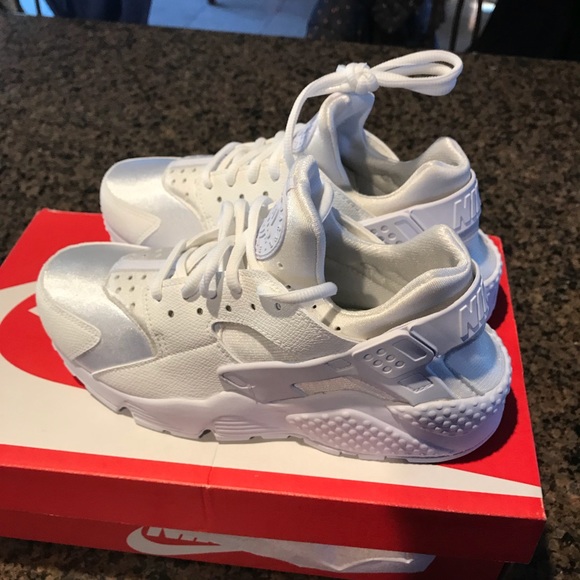 nike huarache womens all white